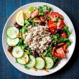 سالاد تن ماهی با کاهو