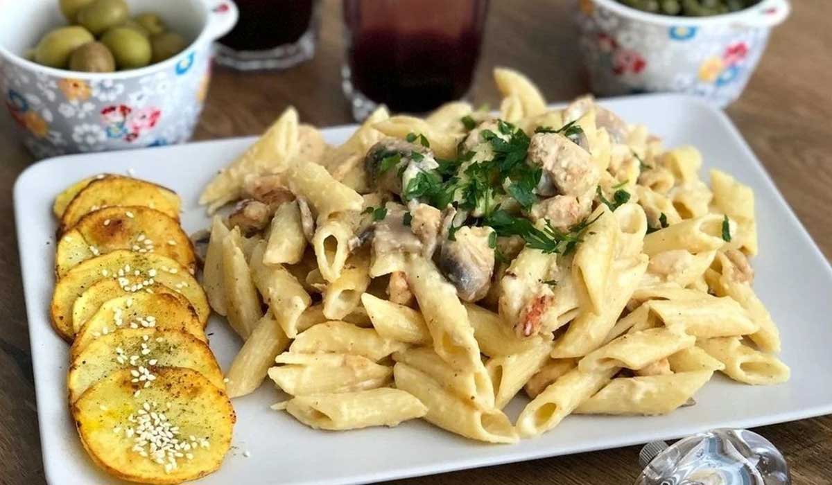 طرز تهیه پاستا پنه رژیمی با مرغ و قارچ