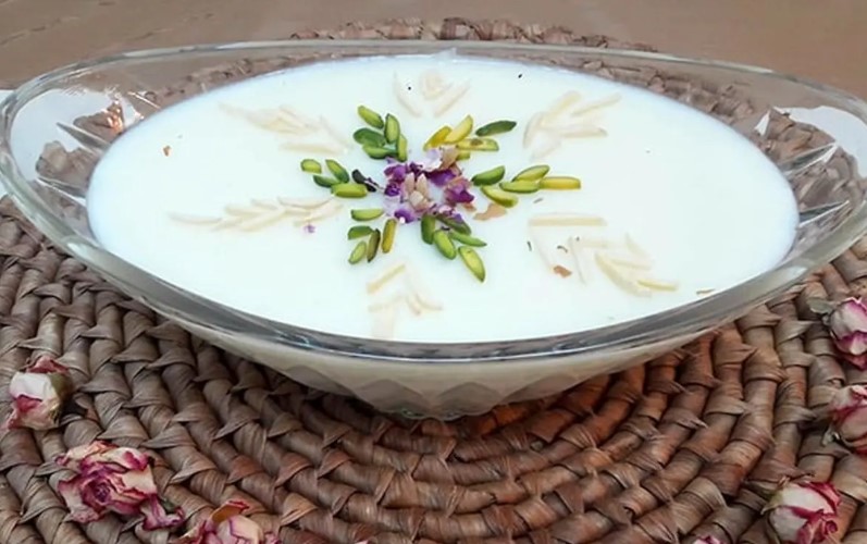 طرز پخت فرنی با بادام